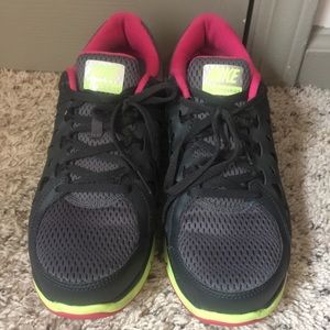 Women’s Nike Dual Fusion Run 2 Size 10